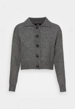 Budget 🛒 Zign POLO CARDIGAN - Gilet - Mottled Dark Grey ✨ 8 Budget 🛒 Zign POLO CARDIGAN - Gilet - Mottled Dark Grey ✨ -Pas Cher Zign Boutique 618c1759423d4162acff9772c5cee92b