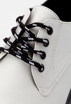 Vente flash 👍 Zign UNISEX - Chaussures à Lacets - White 🔥 -Pas Cher Zign Boutique da7713e99a1a4294b64097839ba250db